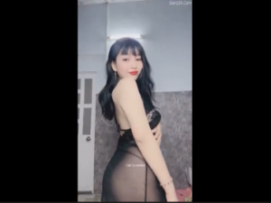 Video show hàng của idol thiên ý